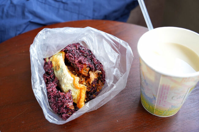 具沢山！<br />一緒に買った豆乳といただきます<br /><br />ごちそうさまでした(^^)