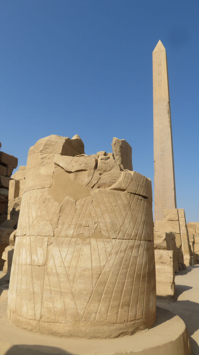 さらに先へ進みます。ハトシェプスト女王のオベリスクを過ぎて、