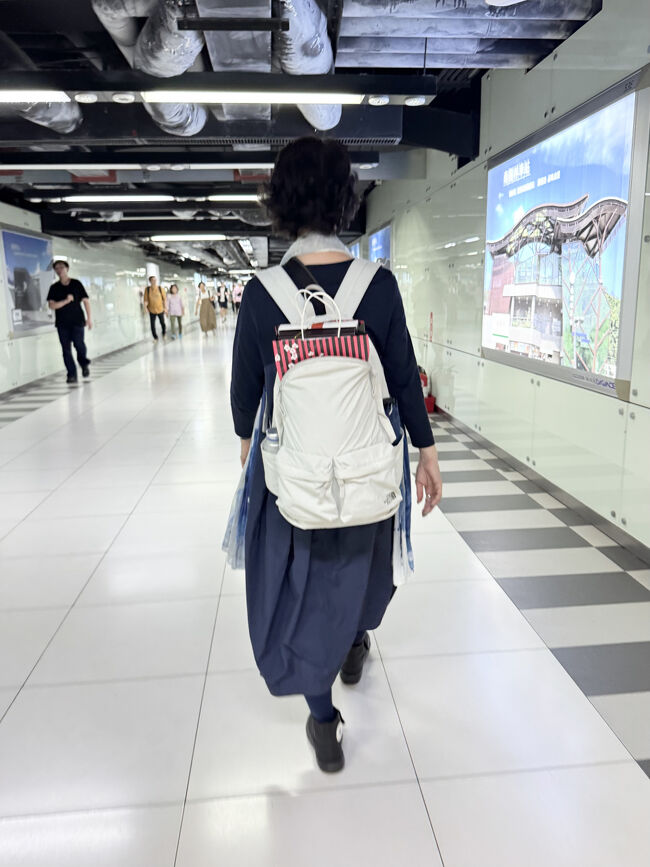 リュックからQ餅飛び出ちゃってるけど<br />重たい荷物も背負うとほんと楽ちんよね～