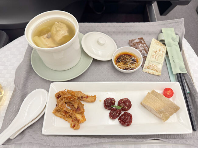 楽しみにしてた機内食は鼎泰豐だよー<br />