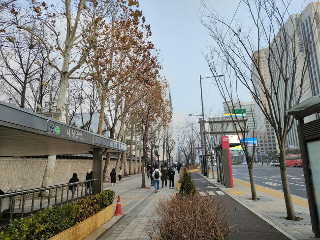 今日は朝ご飯を食べるために、市庁駅にきました。<br />ホテルの最寄り駅堂山駅からは地下鉄２号線一本で行けます。