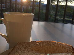 マウナケアからの朝日を浴びながらの朝食