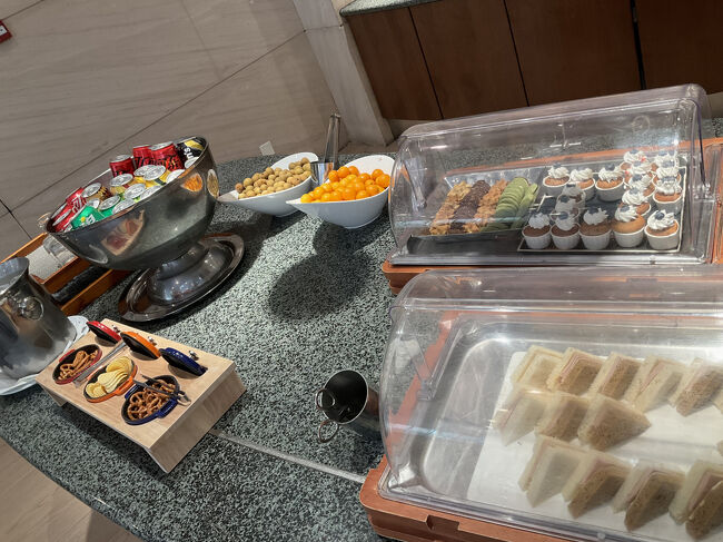 コロナ前のブログを見て、ラウンジに期待して来たのですが…これだけ<br />カクテルタイムに期待しましょう<br />いったんお部屋へ