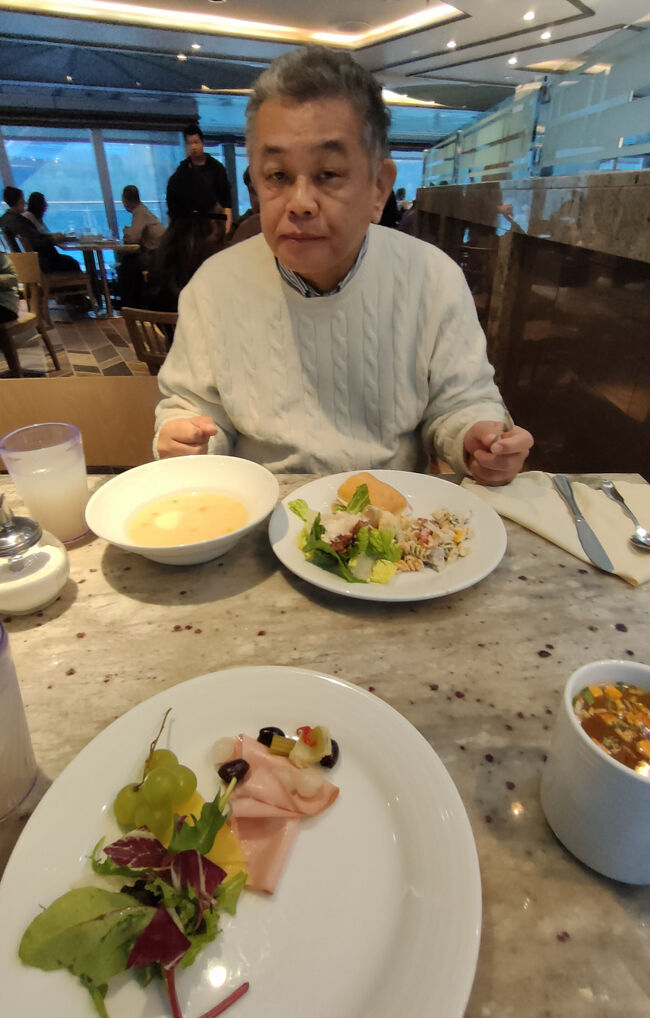 この日は「JUN-330陸路グランドツアー:グレッシャーガーデンとメンデンホール氷河」というツアーを申し込んでいるので早めの行動が必要です。