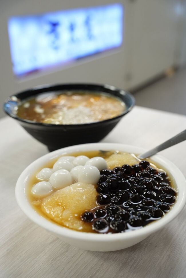 タピオカ豆花にサトウキビシャーベットと黒胡麻団子トッピングと<br />芋園たっぷりの豆花<br /><br />美味し～<br />ごちそうさまでした(^^)