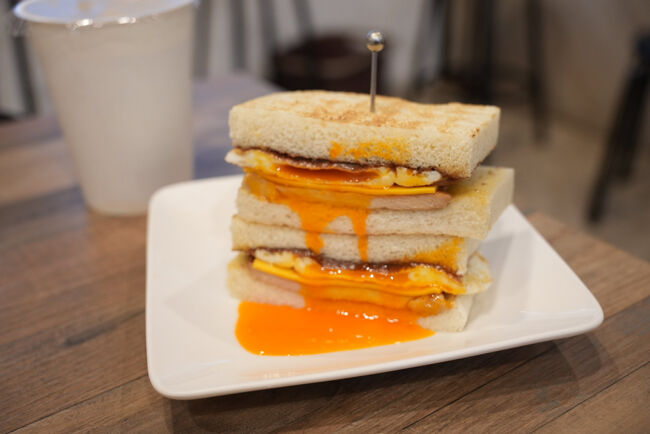 そうそう、チョコです！<br /><br />半熟卵がとろ～っとして<br />甘じょっぱくておいしかった<br /><br />ごちそうさまでした(^^)<br /><br />