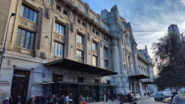 マルペンサ空港からはバスでミラノ中央駅へ<br />およそ40分ほどで到着