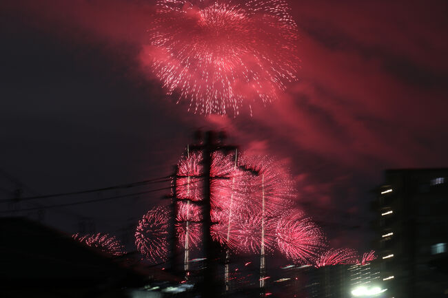 風ができ来て花火が流れます