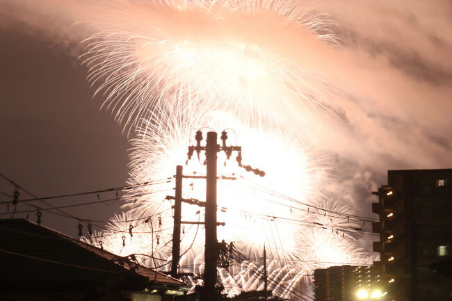 花火の煙か雲か