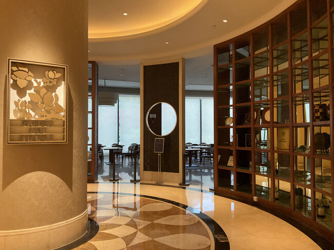 エグゼクティブラウンジだった横には『GARDEN CAFE 』の表示になっていました