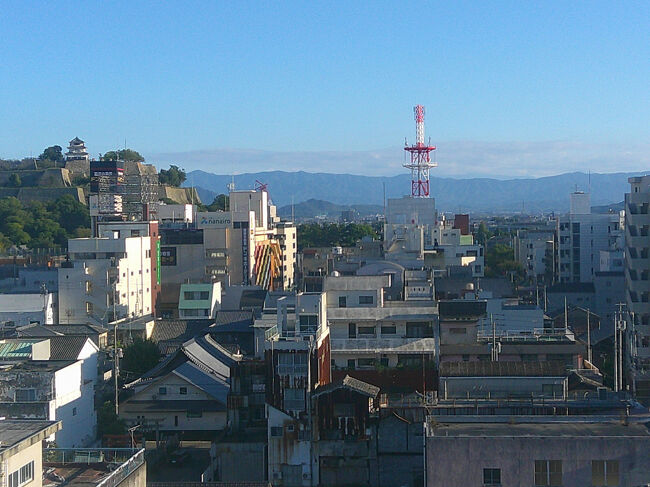 ホテルの部屋からは丸亀城が見えました．