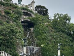 　橋を渡ってすぐ正面にジェラルド・サグレドの記念碑があります。
