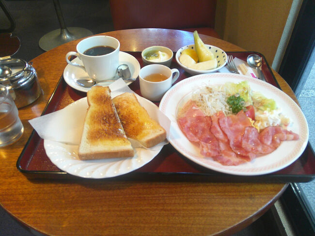 こちらがモーニングのセット．確かに結構な量でした．