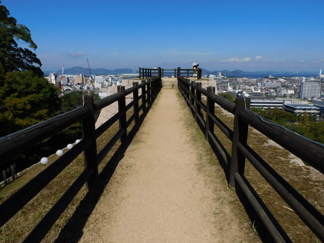 天守に行く途中でちょっとした展望場所がありました．