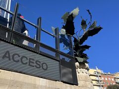 チケットはオンラインで予約してます。
生誕のファサード側から入ります。