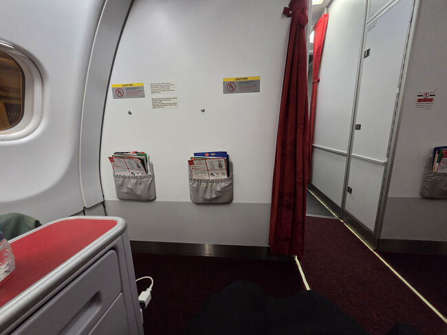 やっと搭乗<br />フラットシートで良かった。<br />しっかり睡眠