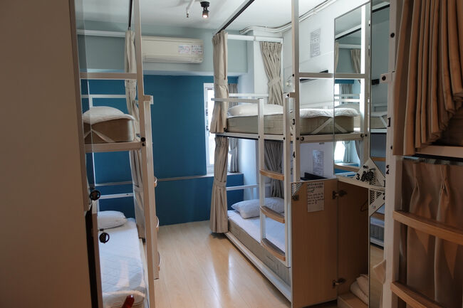 チェックインにゃ早いと思ふたけれど、もう部屋の準備出来てるらしい。6人部屋ですかな。