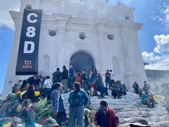 iglesia de Santo Tomás
キリスト教の教会ですが中ではマヤン独特な伝統的な儀式(線香を炊く)が行われています