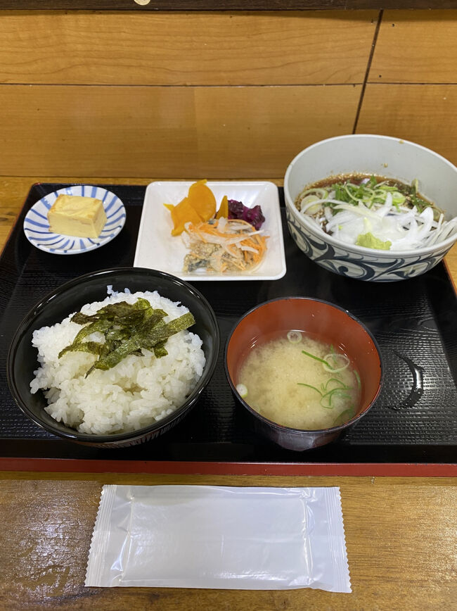 ごまさば丼定食<br />1300円(税込) ※現金のみ<br /><br />こちらの鯖、<br />めっちゃ分厚くて新鮮！<br />油はそこまでなく、あっさりいただけます。