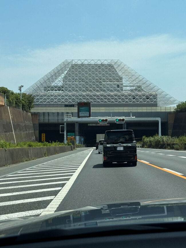 わぁ～、こんな感じなんだ…。<br />吸い込まれるようにトンネル内に入り込み、