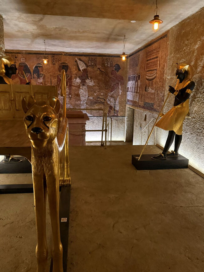 最後は、ツタンカーメンの王墓を模した空間。<br />スーパーレプリカと高精細３Dスキャンデータで再現されています。<br />