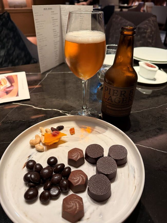 ボンボンショコラ☆ナッツとレーズンチョコレート♪<br />pier8のビールを飲みながら…。