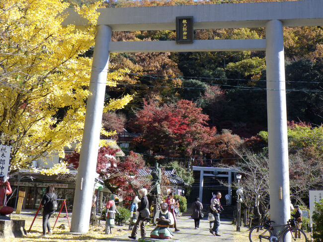 桃太郎神社に<br />木曽川沿いの栗栖に桃太郎誕生伝説があり、昭和5年に御鎮座　　大神実命（桃太郎が桃の実から生まれた）が御祭神だそうです