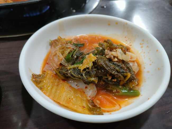 それほど辛くなくて普通に食べられました。どうやらラーメンは別注文だったようですが、ラーメンなしでも十分でした。これでお腹いっぱいです。