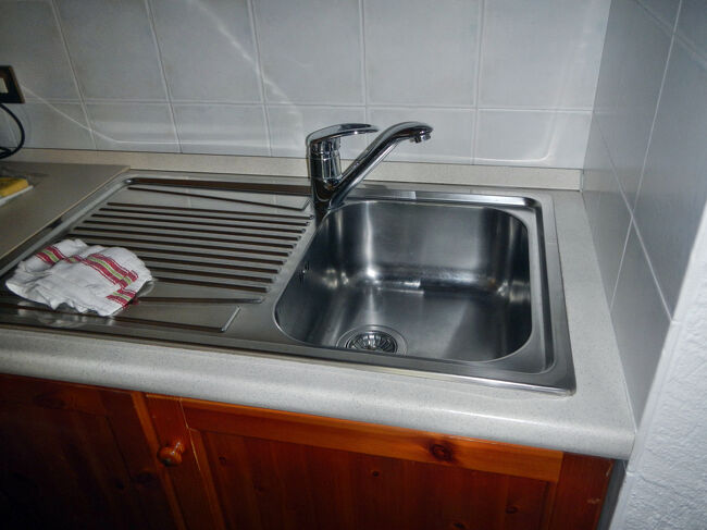 キッチン。コンロは２つだが何とかなる。