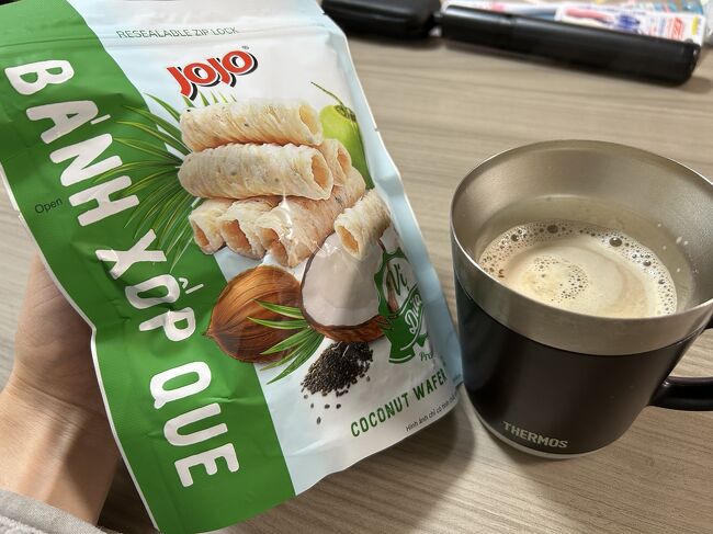 ココナッツワッフルロール<br />思ったより甘さ控えめだけど、素朴な美味しさ