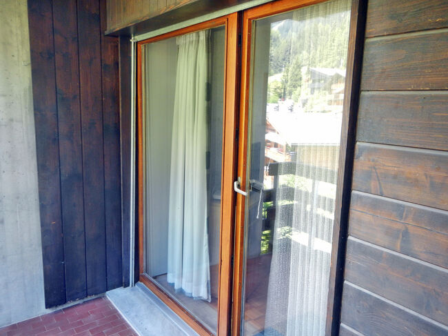 テラスに出たところから、振り返って部屋を撮影。