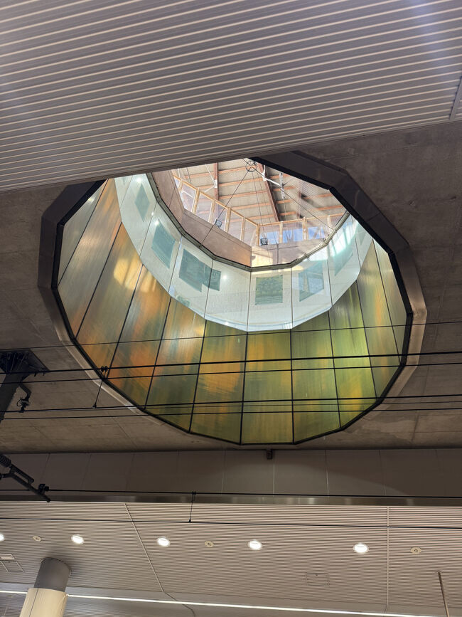 みらい平駅は堀割構造になっていて、吹き抜けがありちょっと珍しい駅舎だなぁと思いました。