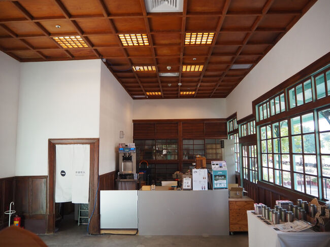 晴れてて暑いから<br />ここソフトクリーム売ってるので食べたいな～！と思ったけど<br />電車に乗ってる時にお腹こわしたら大変…なのでガマン