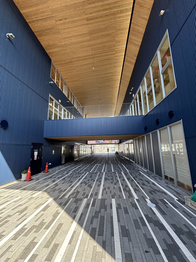 カフェがあってレストランがあって市場があって託児所もあって・・・