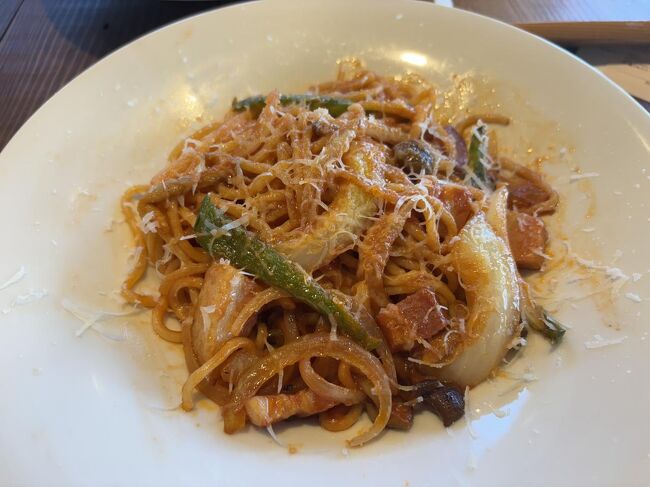 相方は、<br />ベーコンごろごろナポリタン