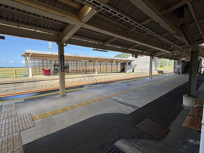 小浜線美浜駅のホームです。