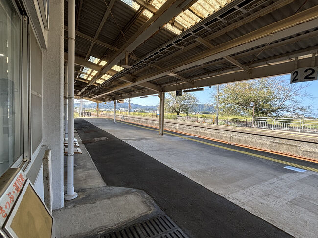 素朴なホームですね。