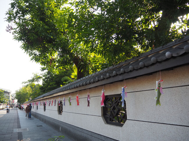 日本風の建物だから、鯉のぼりが飾られてるね