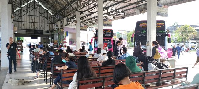 東南アジアあるあるの途中乗降車は何度かあったが、遠回りしている感は少なかった。<br />3時間少々でトランバスターミナルに到着。