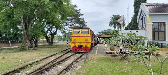 古い駅舎＆おしゃれな駅周辺はちょっとした観光スポットらしい。<br />大きなカメラを持った欧米人が複数人、楽しそうに撮影していた。<br />かの国のツアーっぽいお客さんはいなかった。