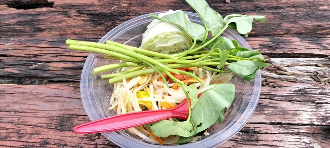 辛い。旨い。<br />日本でワクチンをがっつり打ってきたので、臆せず完食(笑)