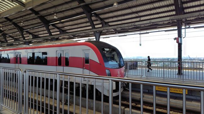 レッドライン。<br />こちらも円借款で整備されたらしい。2020年の日立製作所製の車両だった。<br />加速度抜群！