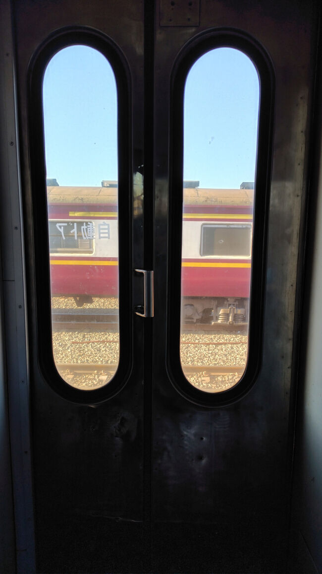 この車両の「自動ドア」は向きが合っていた