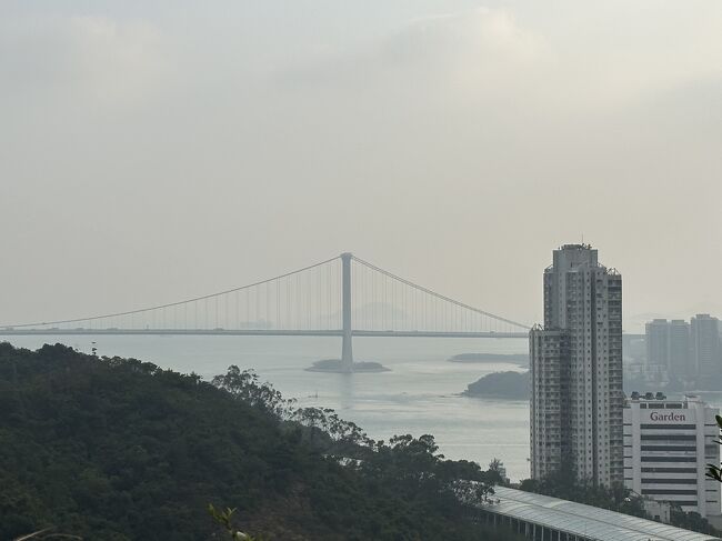 青衣邨に行く橋が見えます。