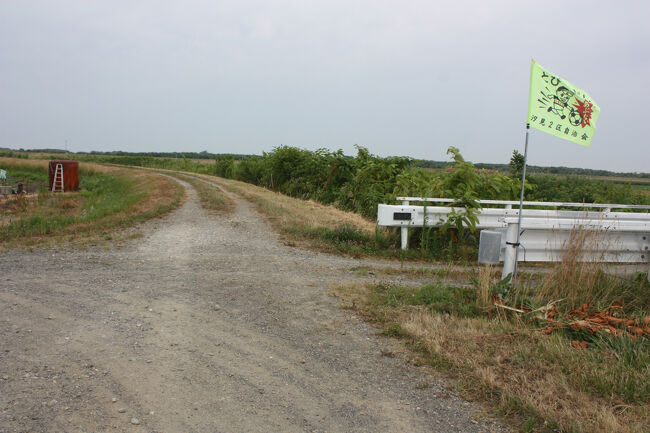 勇払郡むかわ町汐見。<br />チンタ浜踏切跡からは、行きと同じ道を進み、引田橋に着きました。