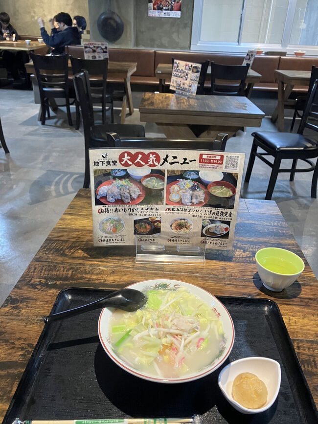 ハイこれです<br />ちゃんぽん７００円<br />いい薄味でこれは美味い<br />イカのデカイのが入っているのがいいし<br />麺は太麺でいいし<br />再訪アリ