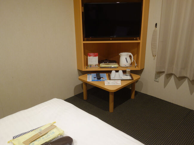 テレビも、電気ポットもあります。冷蔵庫はありません。