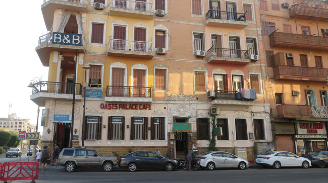 途中オアシスプレイスに立ち寄り、遅い昼食にします。