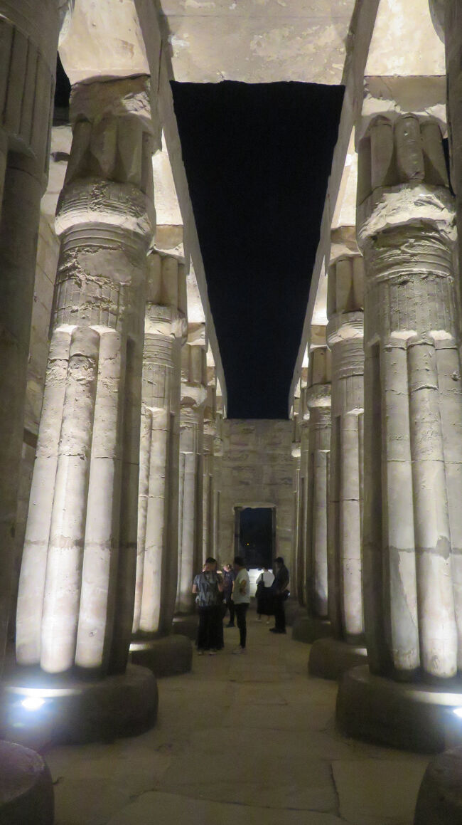 この先はアメンホテプ３世の誕生の間。