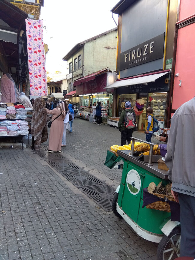 チェックインを済ませたので、近くでランチを食べた後、街歩きです。